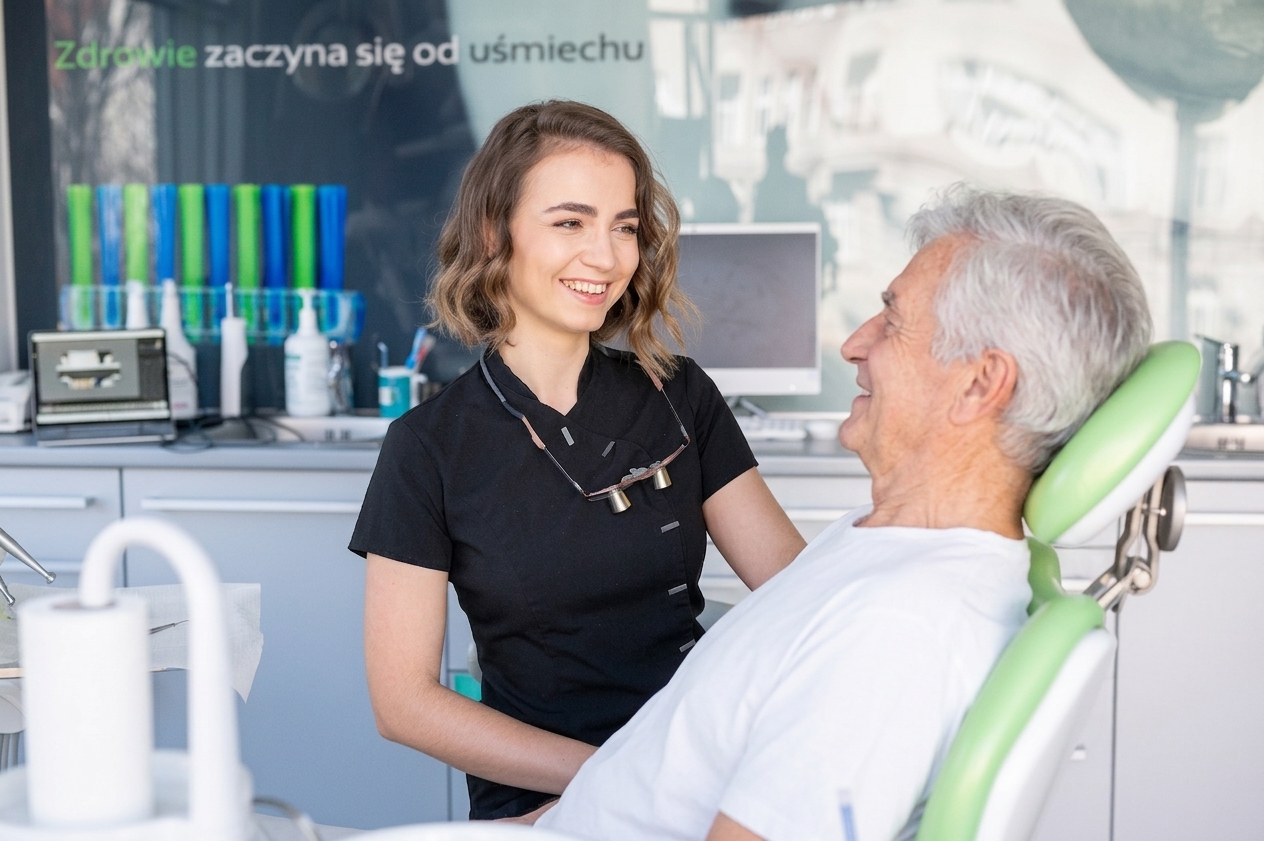 konsultacja stomatologiczna pacjenta w gabinecie dentystycznym Wrocław